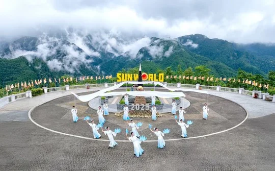 Fansipan ra mắt show diễn thể nghiệm ‘Đỉnh thiêng du ký’ tại 3 địa điểm, 3 độ cao của nóc nhà Đông Dương