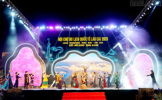 Khai mạc Hội chợ Du lịch Quốc tế Lào Cai 2025: Khẳng định vị thế trung tâm du lịch vùng Tây Bắc