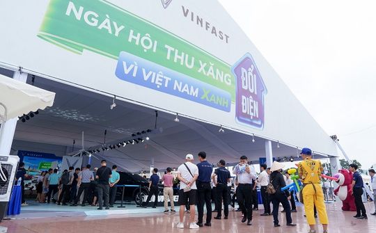 VinFast hút khách với chương trình “Đổi xăng – lấy điện”