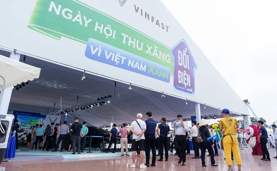 VinFast hút khách với chương trình “Đổi xăng – lấy điện”