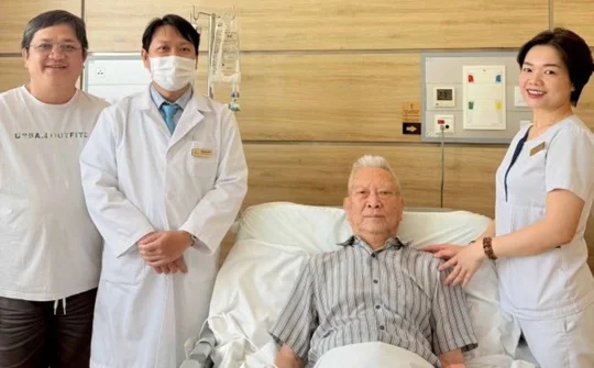 Đưa y tế chất lượng cao về địa phương: Vinmec Nha Trang tiên phong phẫu thuật ung thư nội soi cho bệnh nhân lớn tuổi