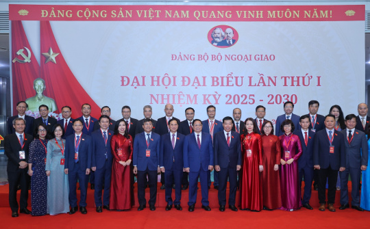 Mỗi cán bộ ngoại giao là một chiến sĩ tiên phong