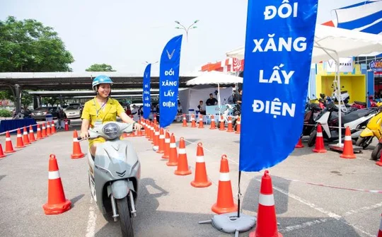 VinFast thúc dẩy chuyển đổi xanh: Xe điện được ưa chuộng tại Hà Nội