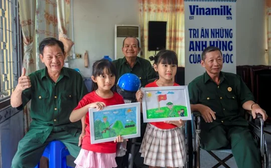 Vinamilk “viết tiếp câu chuyện hòa bình” bằng tranh và hành động