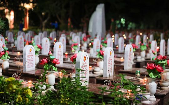 Tổ quốc và Nhân dân ta đời đời nhớ ơn các anh hùng liệt sĩ, thương binh, bệnh binh