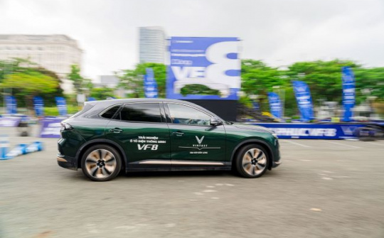 VinFast VF 8 – mẫu xe điện Việt “phủ sóng” trạm sạc, ưu đãi lớn nhất thị trường
