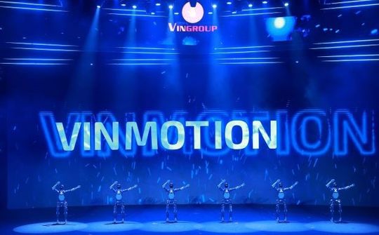 Robot hình người VinMotion gây ấn tượng với màn trình diễn do kỹ sư Việt tự phát triển