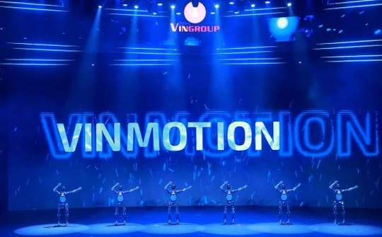 Robot hình người VinMotion gây ấn tượng với màn trình diễn do kỹ sư Việt tự phát triển