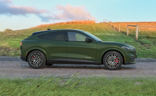 Mustang Mach-E – Mang di sản biểu tượng của dòng xe Pony đến với khách hàng yêu thích ô tô điện