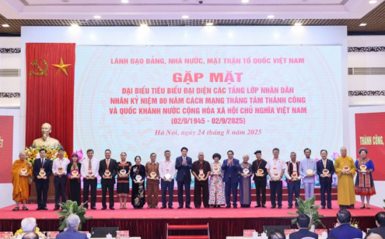 Doanh nhân Đỗ Quang Hiển được vinh danh nhờ thành tích xuất sắc đóng góp cho cộng đồng