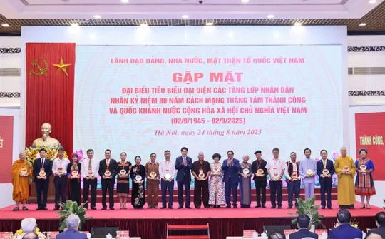 Doanh nhân Đỗ Quang Hiển được vinh danh nhờ thành tích xuất sắc đóng góp cho cộng đồng