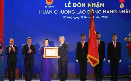 Bộ Nội vụ phải đi đầu, về đích sớm trong việc xây dựng Bộ Nội vụ số, ngành nội vụ số