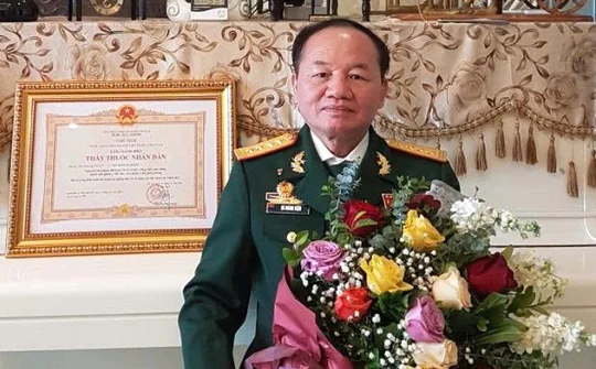 Đại tá, TTND, PGS.TS Hà Hoàng Kiệm: Dấu ấn đậm sâu cùng hai màu áo