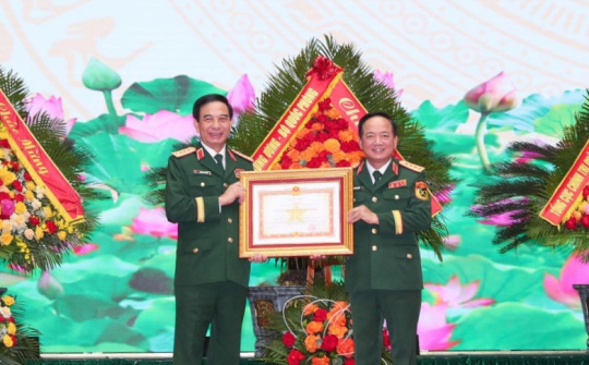 Trao Huân chương Quân công tặng các đồng chí lãnh đạo Bộ Quốc phòng