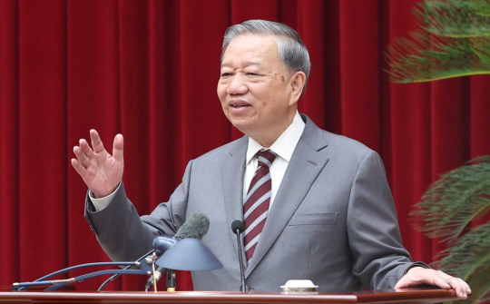 Trí thức, nhà khoa học, văn nghệ sĩ sẽ tiếp tục là ngọn lửa mở đường cho dân tộc tiến lên mạnh mẽ, vững chắc, tự tin bước vào tương lai