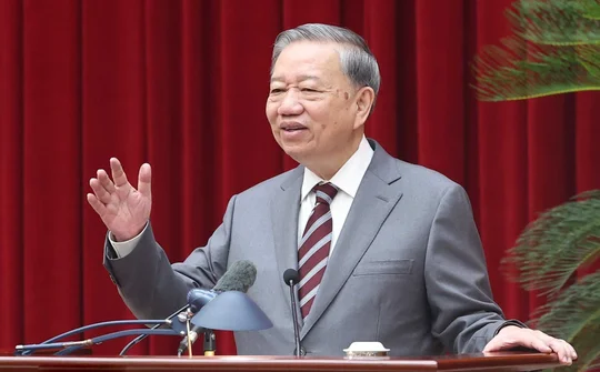 Trí thức, nhà khoa học, văn nghệ sĩ sẽ tiếp tục là ngọn lửa mở đường cho dân tộc tiến lên mạnh mẽ, vững chắc, tự tin bước vào tương lai