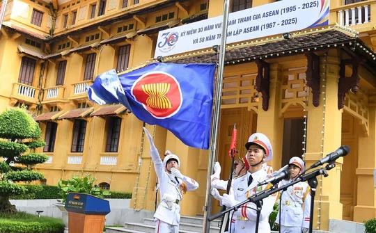 Lễ thượng cờ kỷ niệm 58 năm thành lập ASEAN