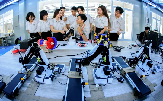 Đưa thể chế thành một lợi thế cạnh tranh trong phát triển KHCN đổi mới sáng tạo và chuyển đổi số