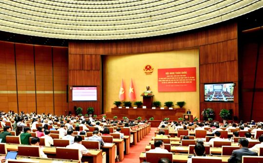 Triển khai quyết liệt, đồng bộ các nghị quyết, bồi đắp thêm những động lực mới, tạo xung lực mạnh mẽ để bứt phá, thực hiện thắng lợi các mục tiêu chiến lược