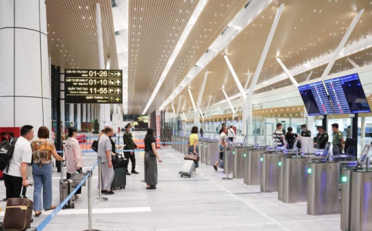 Bảo đảm khai thác cân đối, hiệu quả hai cảng hàng không quốc tế lớn nhất phía Nam