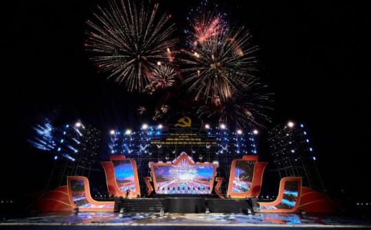 Ninh Bình bắn pháo hoa mừng khánh thành các công trình trọng điểm