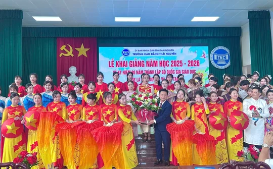 Trường Cao đẳng Thái Nguyên khai giảng năm học mới, gắn với dấu ấn 80 năm Bộ Giáo dục và Đào tạo