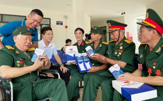 Kiện Cốt Vương đồng hành xoa dịu nỗi đau chiến tranh