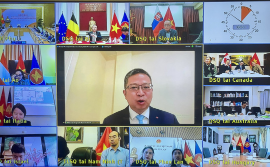 Thủ tướng: Sớm hoàn thiện chương trình hỗ trợ doanh nghiệp Việt Nam ra thế giới