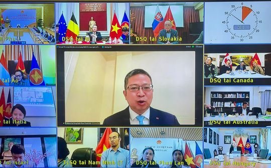 Thủ tướng: Sớm hoàn thiện chương trình hỗ trợ doanh nghiệp Việt Nam ra thế giới