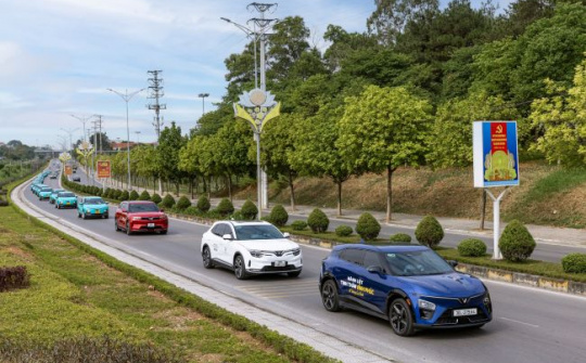 Doanh số VinFast bằng tổng 3 hãng lớn cộng lại, lập chuẩn mới cho thị trường ô tô Việt