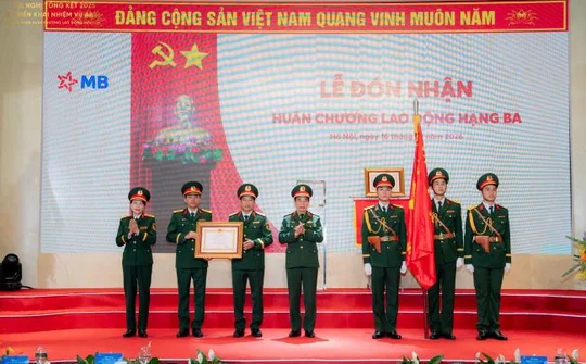 MB đón nhận Huân chương Lao động Hạng Ba
