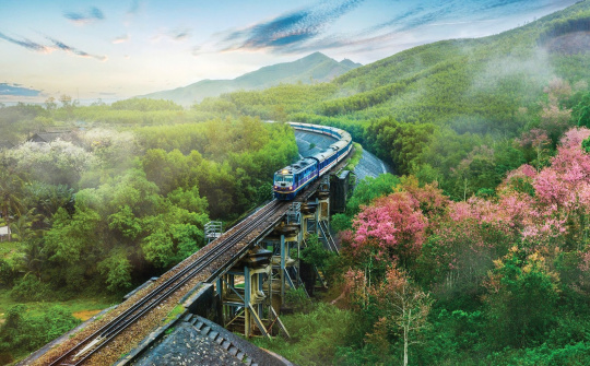 Hoàn thiện quy định về hạ tầng, vận tải và an toàn đường sắt