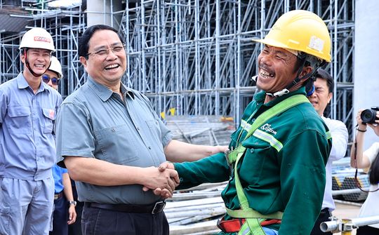 “Vừa chạy vừa xếp hàng”, quyết liệt thi công phục vụ APEC 2027