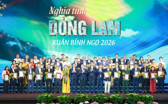 Nghĩa tình Dòng Lam – Gắn kết yêu thương đón Xuân Bính Ngọ