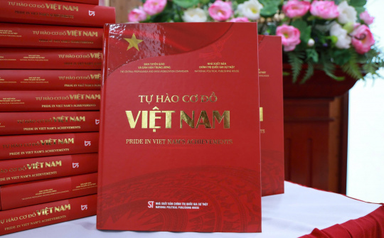 Ra mắt cuốn sách 'Tự hào cơ đồ Việt Nam'