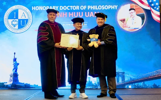 Tiến sĩ danh dự, bác sĩ Đinh Hữu Uân: Kiến tạo, khoa học, nhân văn vì sức khỏe mọi người