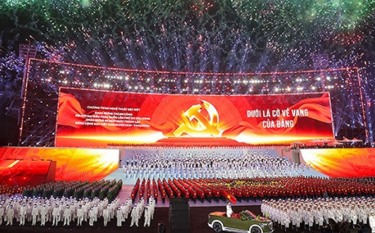 VỮNG BƯỚC DƯỚI CỜ ĐẢNG