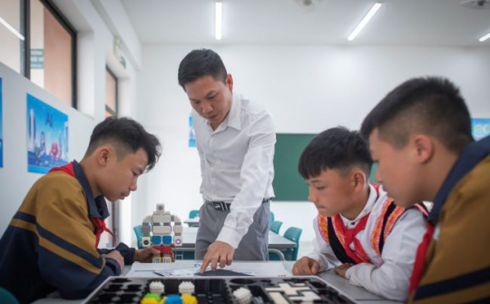 Cam kết đồng hành lâu dài, Sun Group tài trợ 2 tỷ đồng cho Trường liên cấp Si Pa Phìn