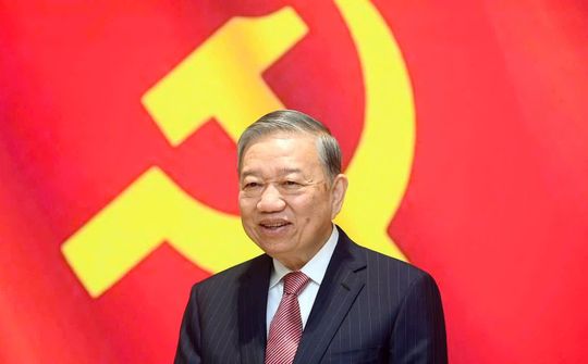 VỮNG BƯỚC DƯỚI CỜ ĐẢNG
