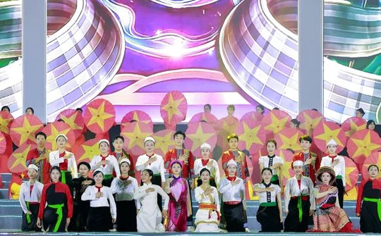 Phú Thọ: Chương trình nghệ thuật đặc biệt “Đất Tổ linh thiêng – Khát vọng hùng cường” thắp sáng niềm tự hào dân tộc