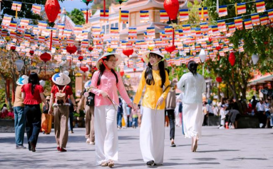 Lễ hội Xuân Bà Đen bừng sắc ngày đầu năm mới