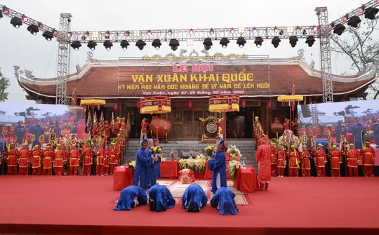 Thái Nguyên long trọng khai mạc Lễ hội “Vạn Xuân khai Quốc”