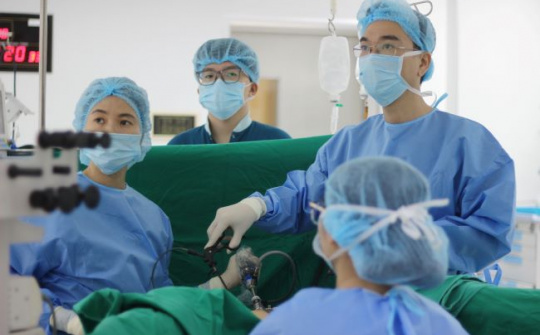 Nội soi khắc phục khuyết sẹo mổ lấy thai phức tạp tại Vinmec Phú Quốc