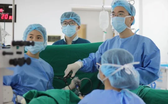 Nội soi khắc phục khuyết sẹo mổ lấy thai phức tạp tại Vinmec Phú Quốc