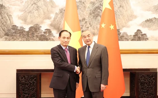 Đặc phái viên của Tổng Bí thư Tô Lâm hội đàm với Bộ trưởng Ngoại giao Trung Quốc Vương Nghị