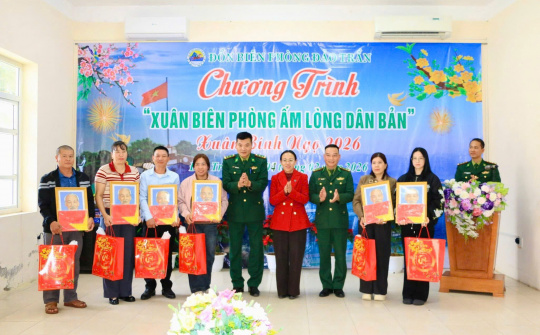 Xuân Biên phòng sưởi ấm lòng dân đảo tiền tiêu