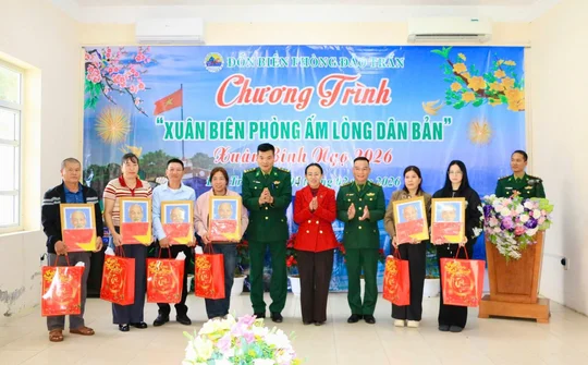 Xuân Biên phòng sưởi ấm lòng dân đảo tiền tiêu