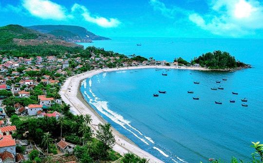 Hành trình về cội nguồn du lịch tâm linh và trải nghiệm hấp dẫn tại biển Quỳnh