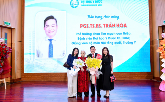 PGS.TS.BS. Trần Hòa: Tâm – tình tỏa sáng màu áo Blouse