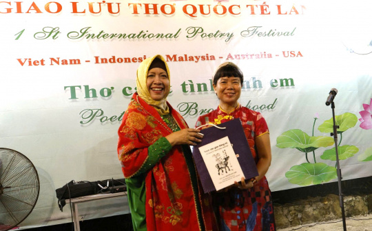 Nhà văn Sastri Bakry (Indonesia): Dù văn học không thể ngăn được chiến tranh, nhưng nó giúp chúng ta chọn đứng về phía sự thật”